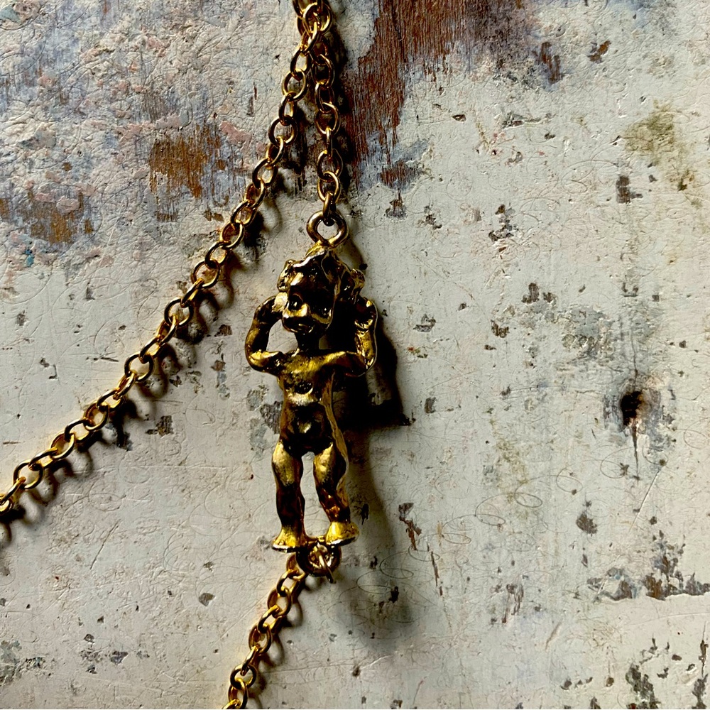 Vintage gold tone 18” cherub necklace